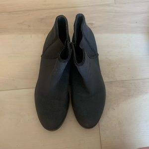 Kensie navy heeled boots